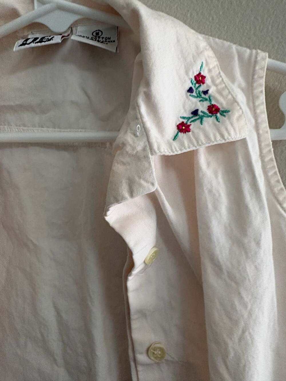 Basic Editions Girl's Vintage Sleeveless Cotton Button Up Shirt with Heart and F - Picture 3 of 7